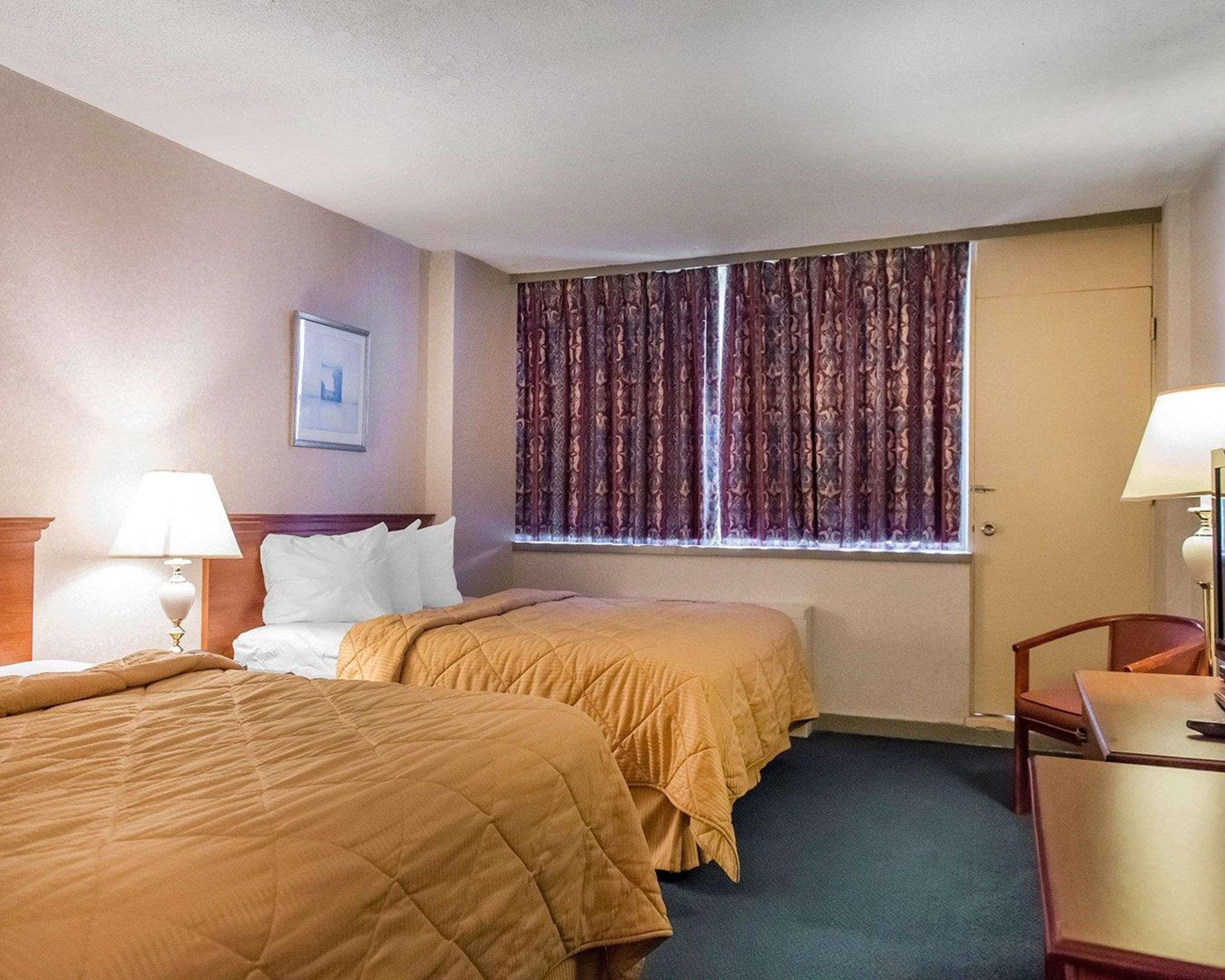 Econo Lodge Smiths Falls Bagian luar foto