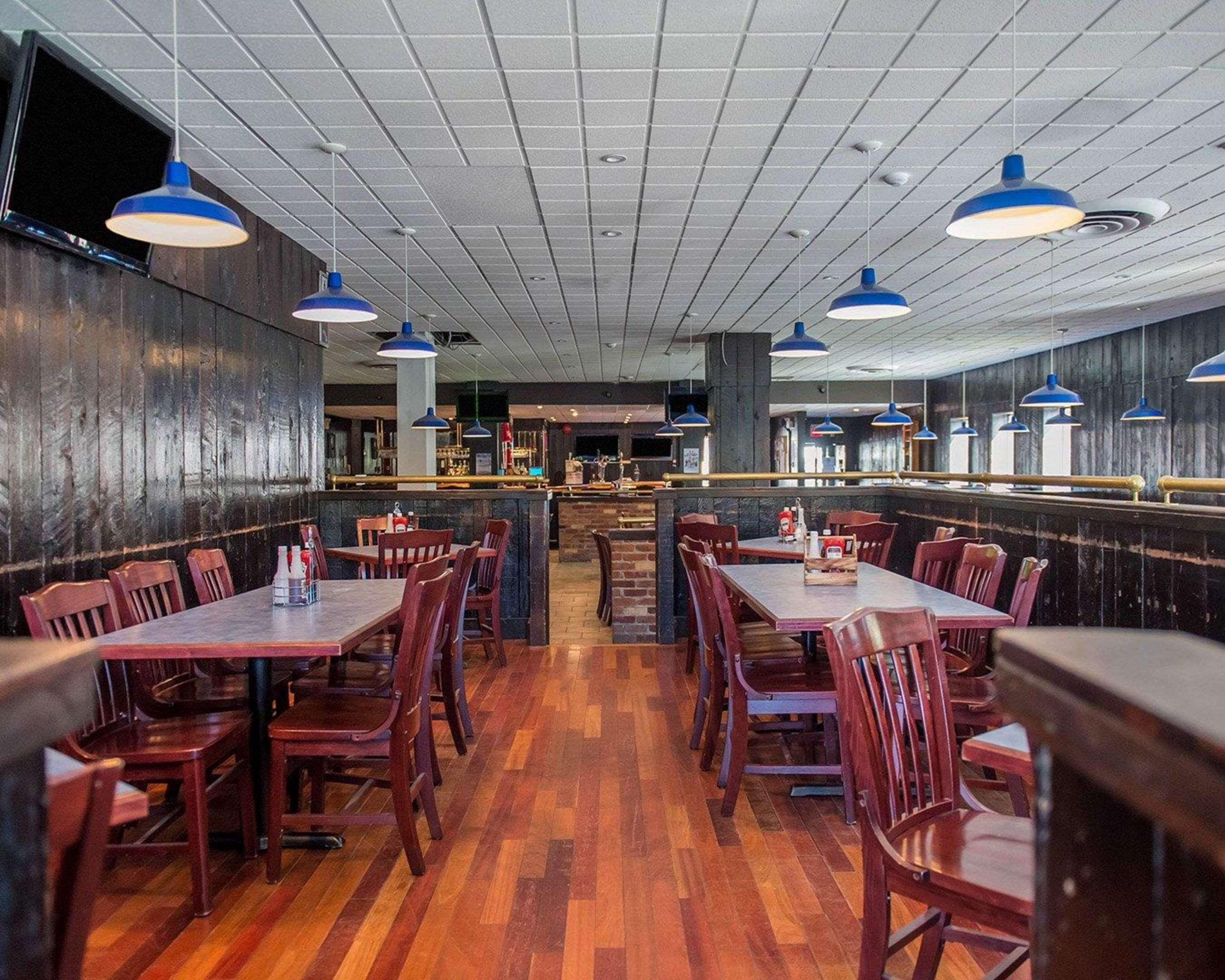 Econo Lodge Smiths Falls Bagian luar foto