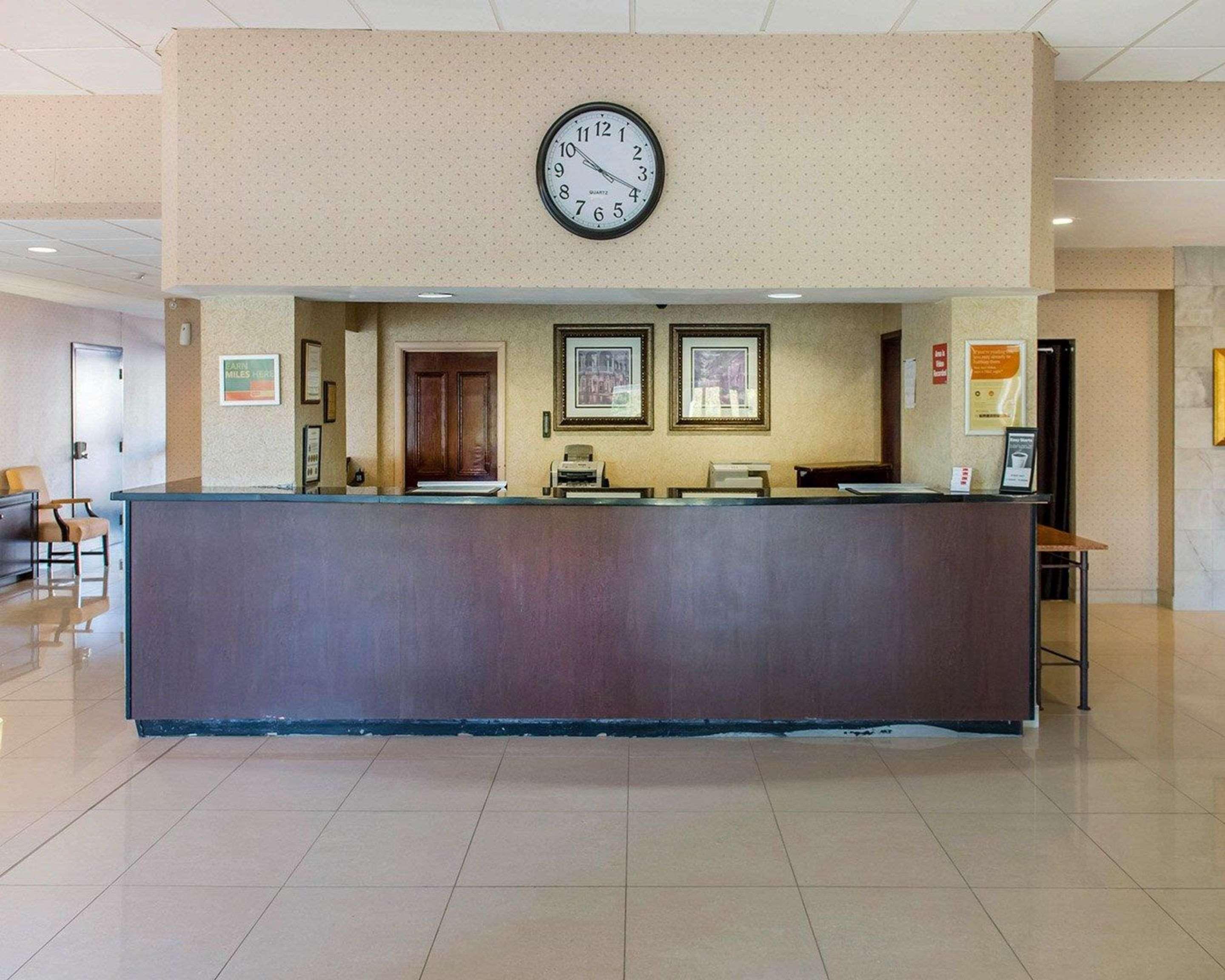 Econo Lodge Smiths Falls Bagian luar foto