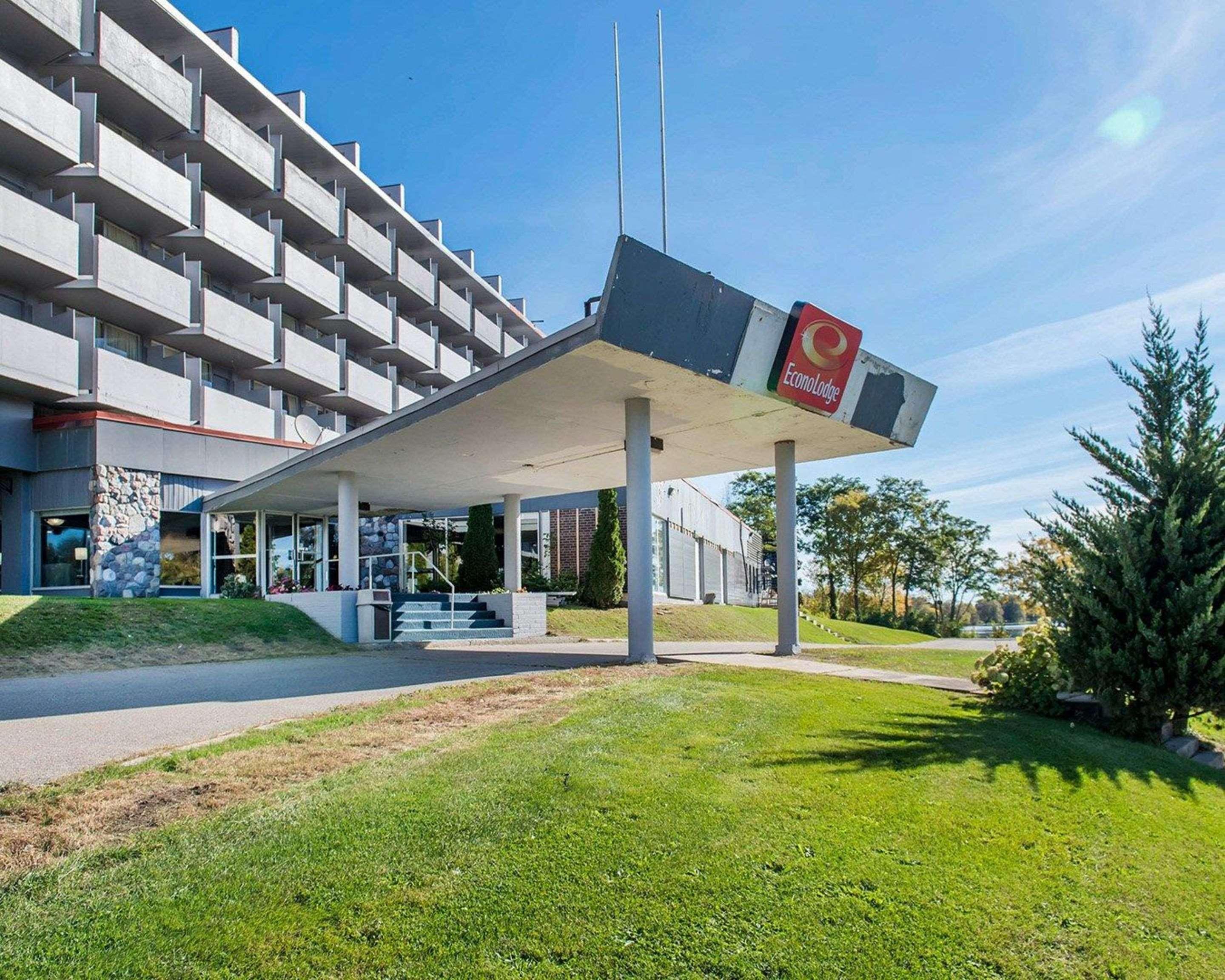 Econo Lodge Smiths Falls Bagian luar foto