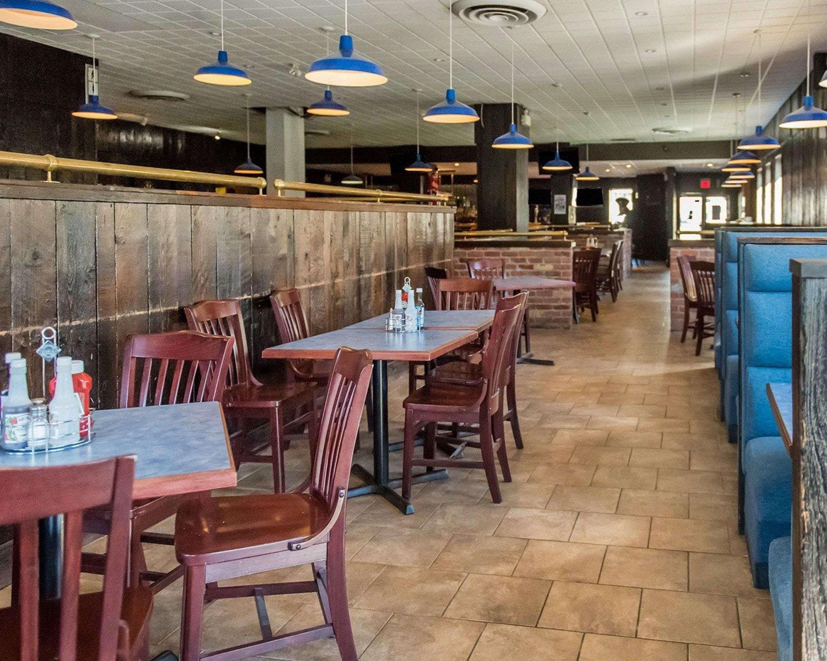 Econo Lodge Smiths Falls Bagian luar foto