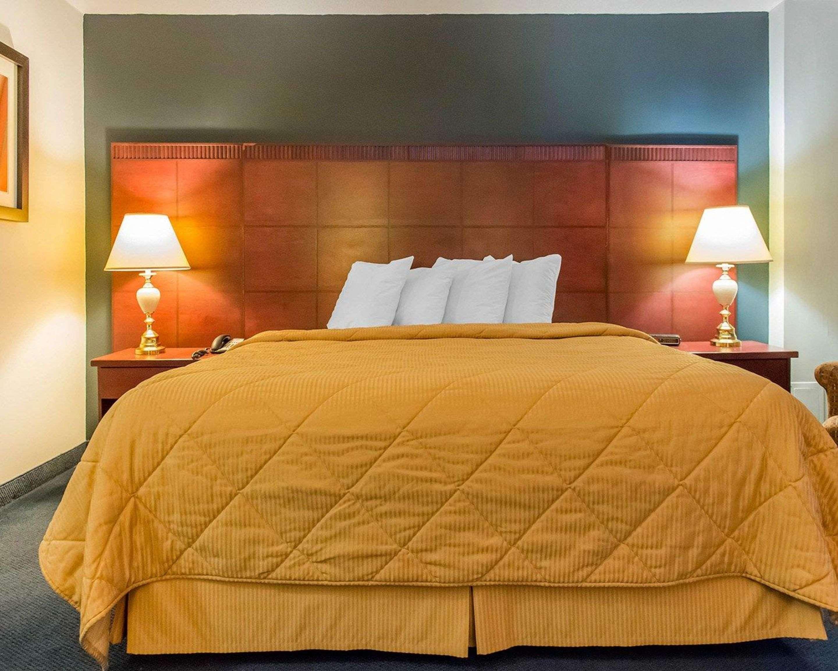 Econo Lodge Smiths Falls Bagian luar foto