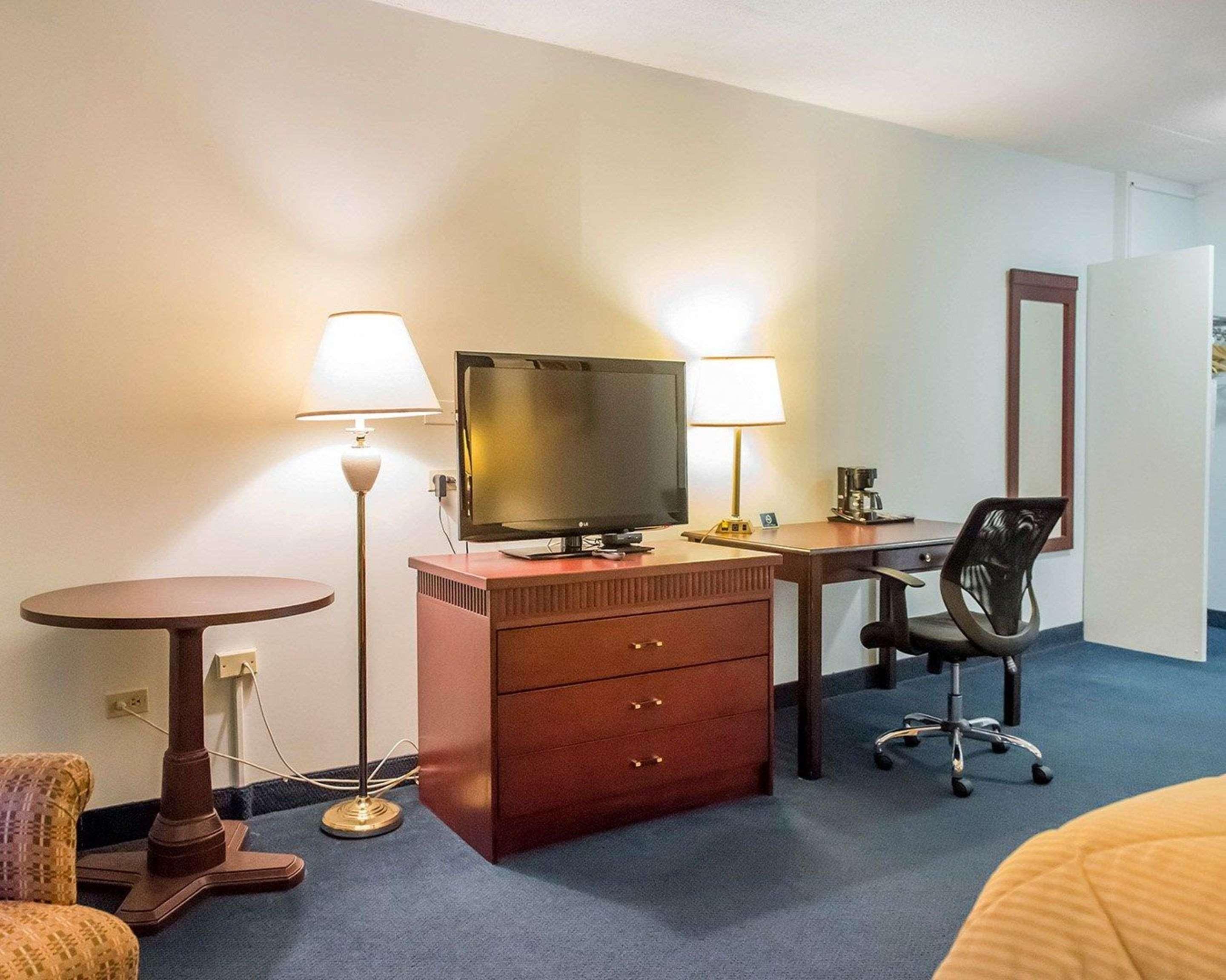 Econo Lodge Smiths Falls Bagian luar foto