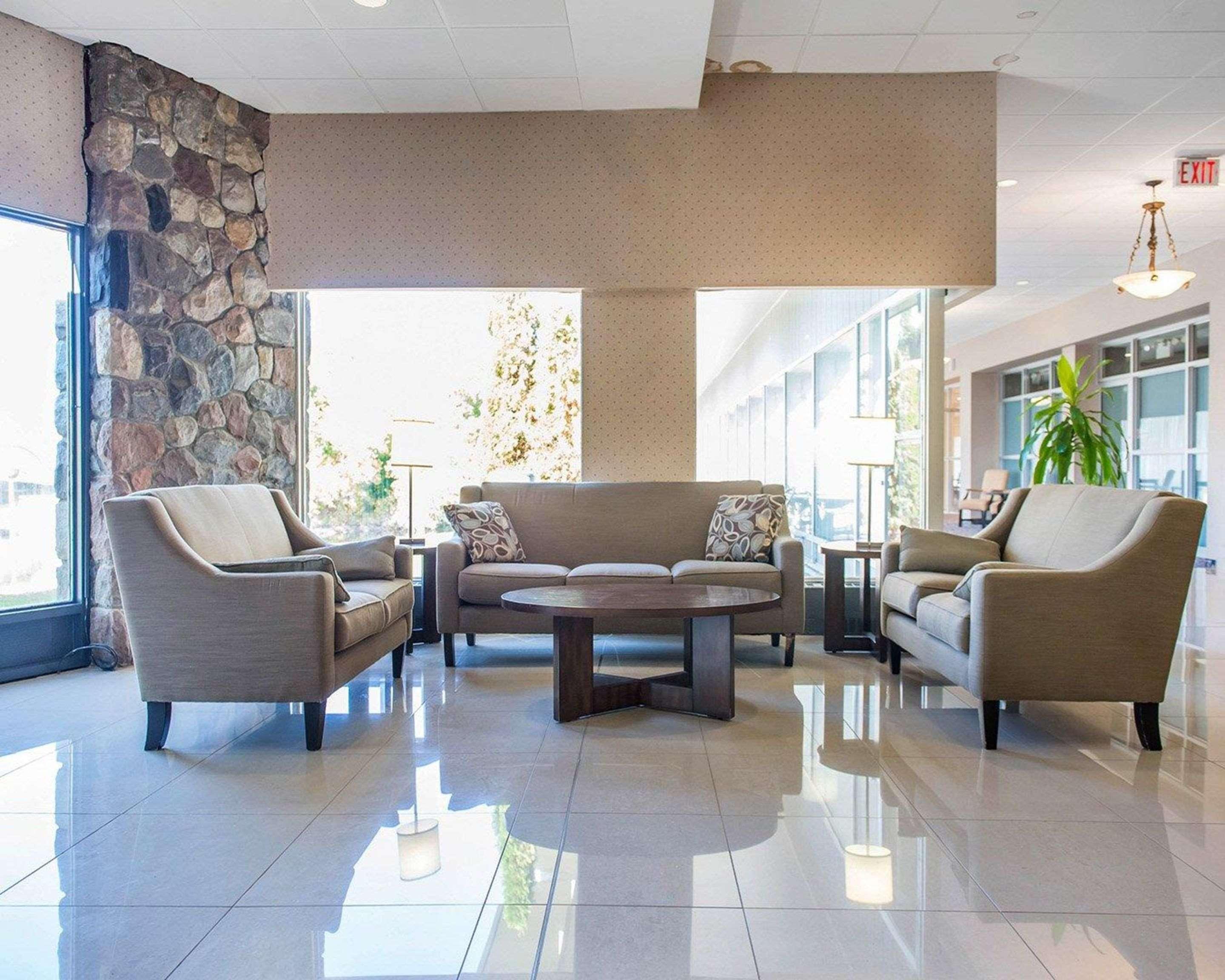 Econo Lodge Smiths Falls Bagian luar foto