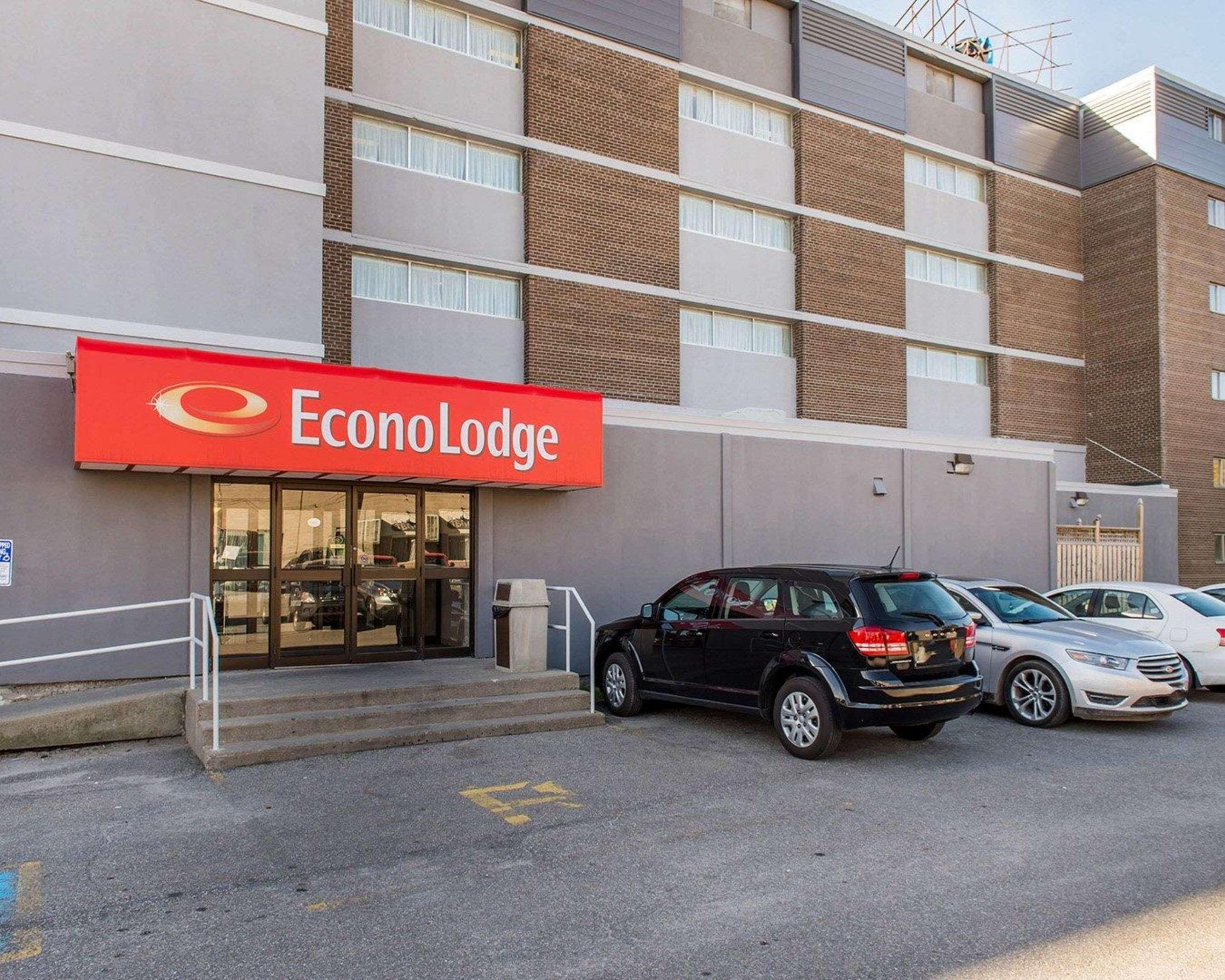 Econo Lodge Smiths Falls Bagian luar foto