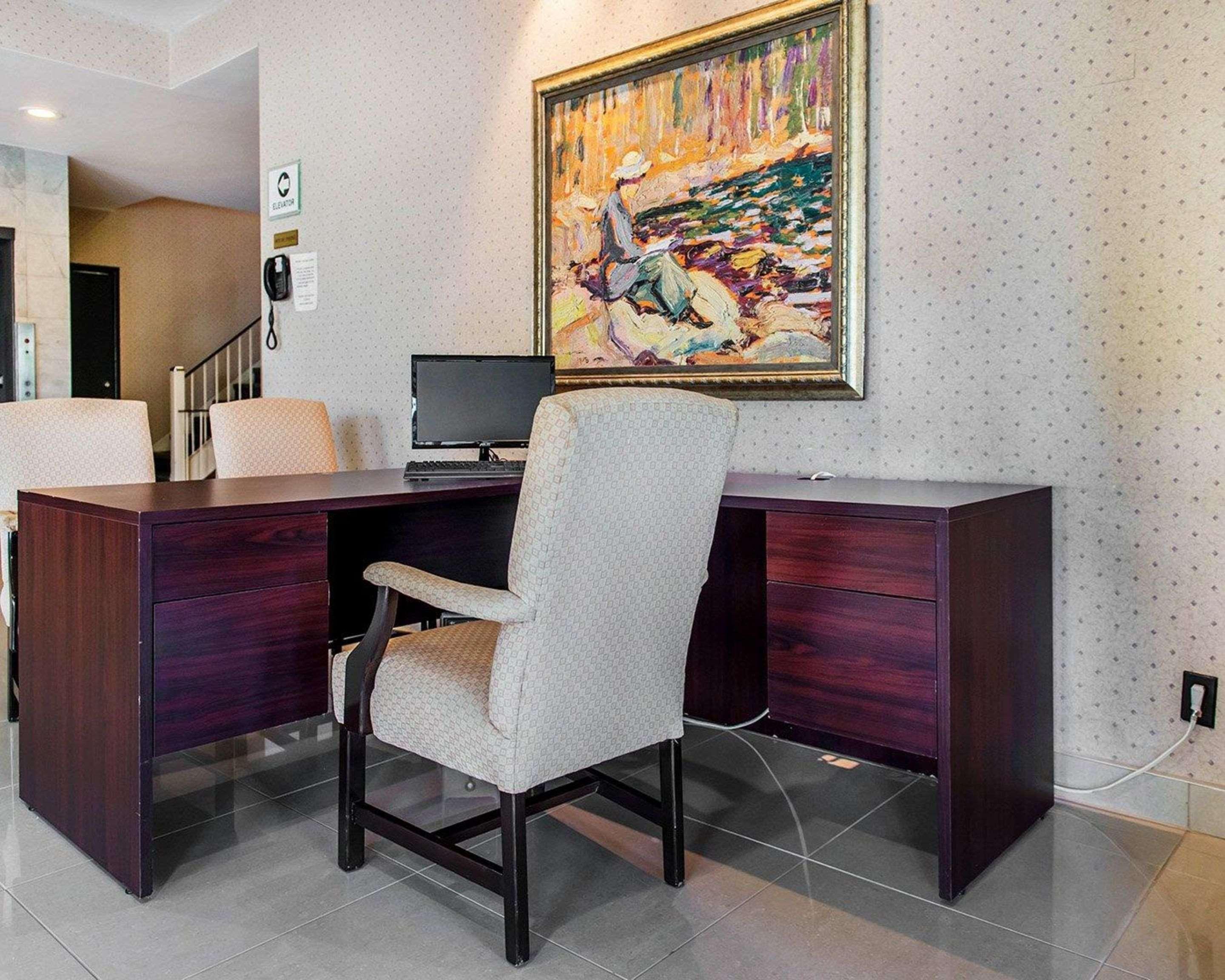Econo Lodge Smiths Falls Bagian luar foto