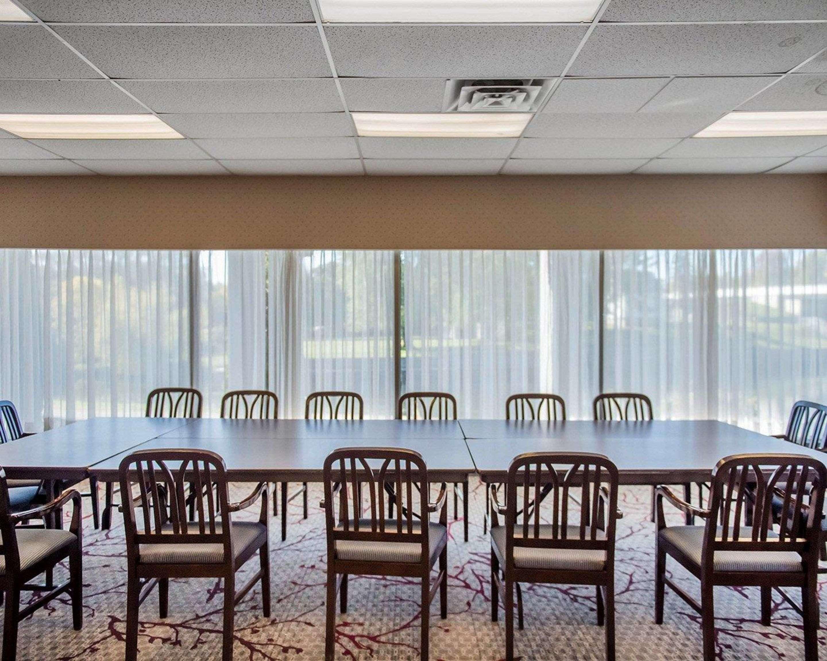 Econo Lodge Smiths Falls Bagian luar foto