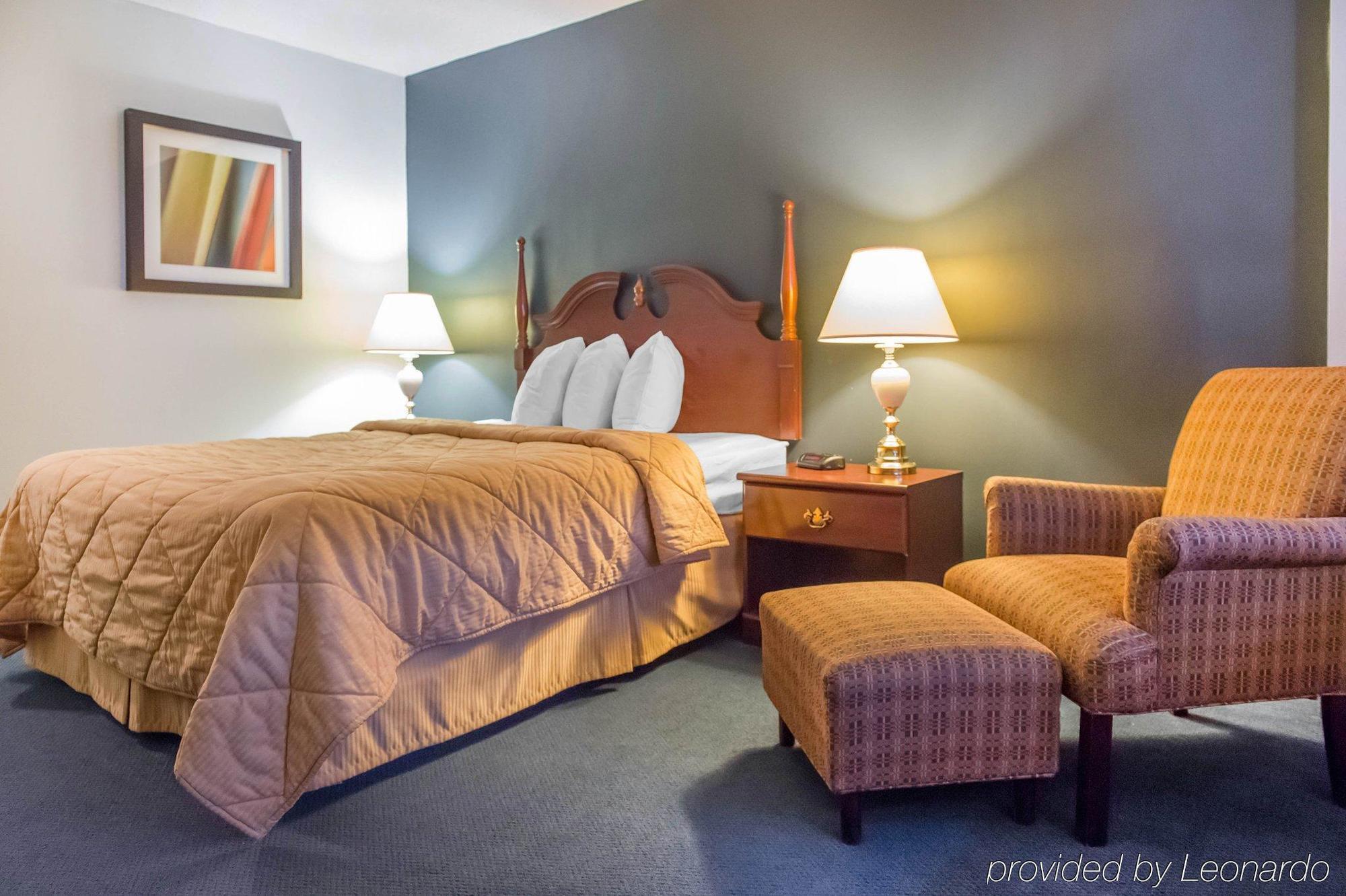 Econo Lodge Smiths Falls Bagian luar foto