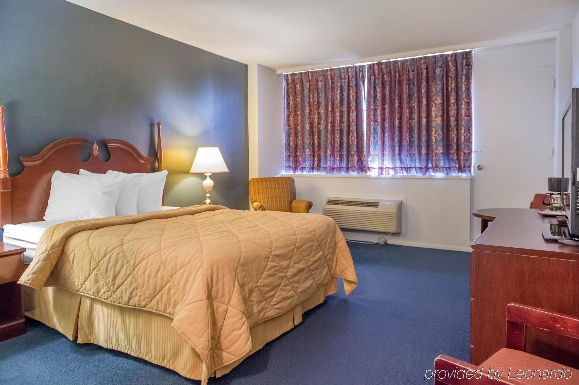 Econo Lodge Smiths Falls Bagian luar foto