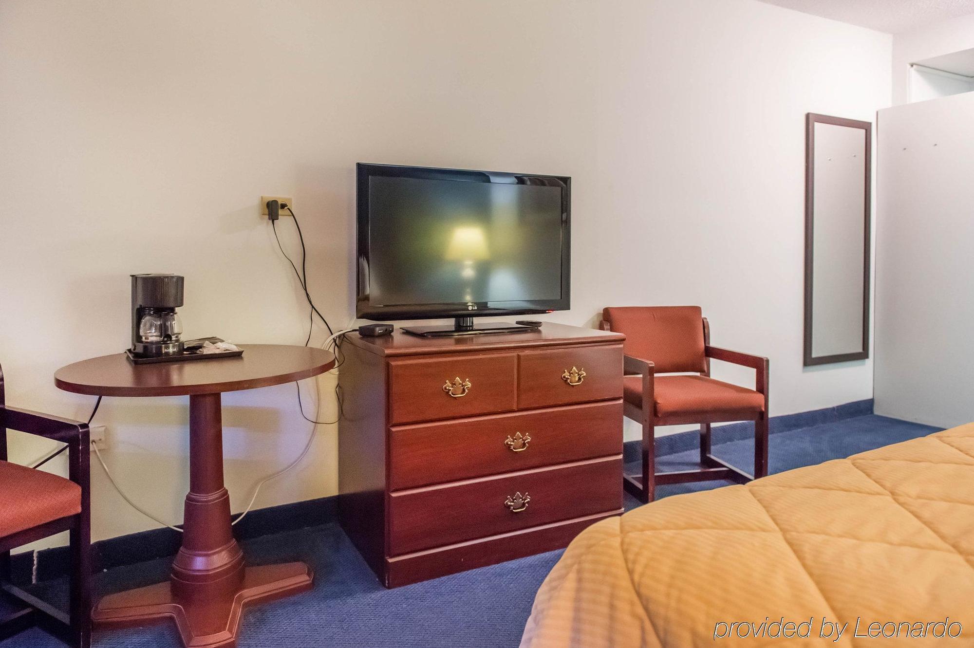 Econo Lodge Smiths Falls Bagian luar foto