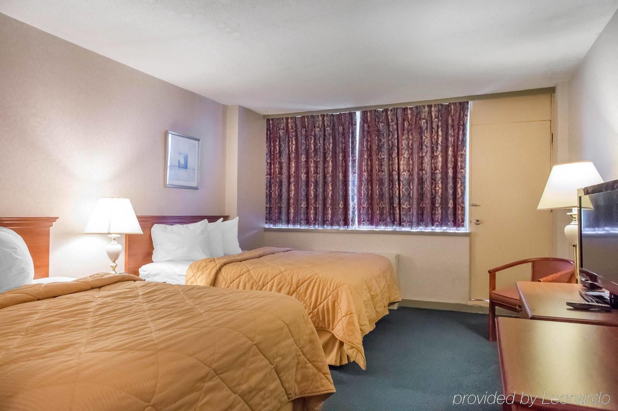 Econo Lodge Smiths Falls Bagian luar foto