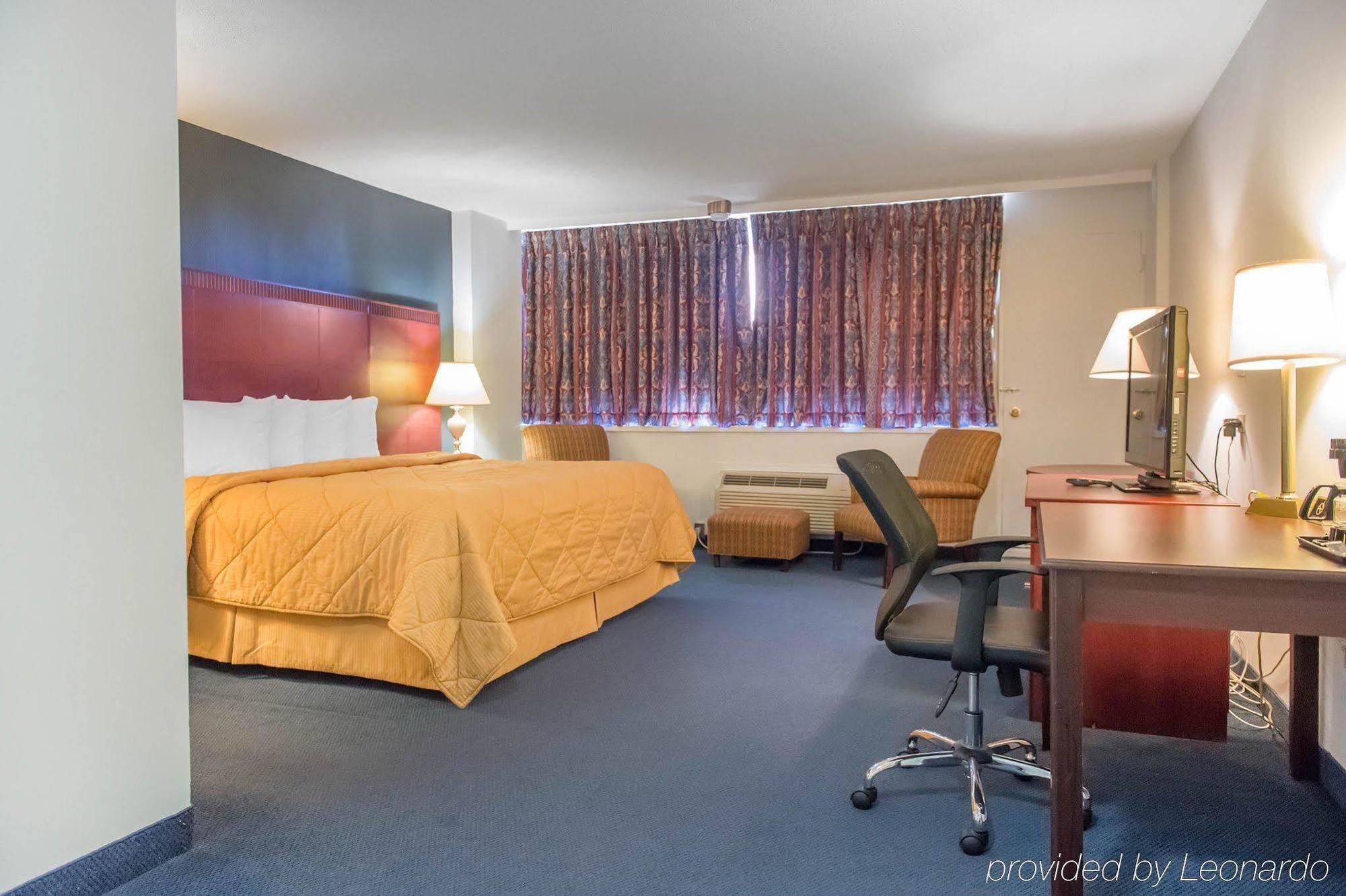 Econo Lodge Smiths Falls Bagian luar foto